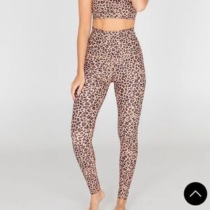 Silver Icing Fierec Leopard Print leggings size large